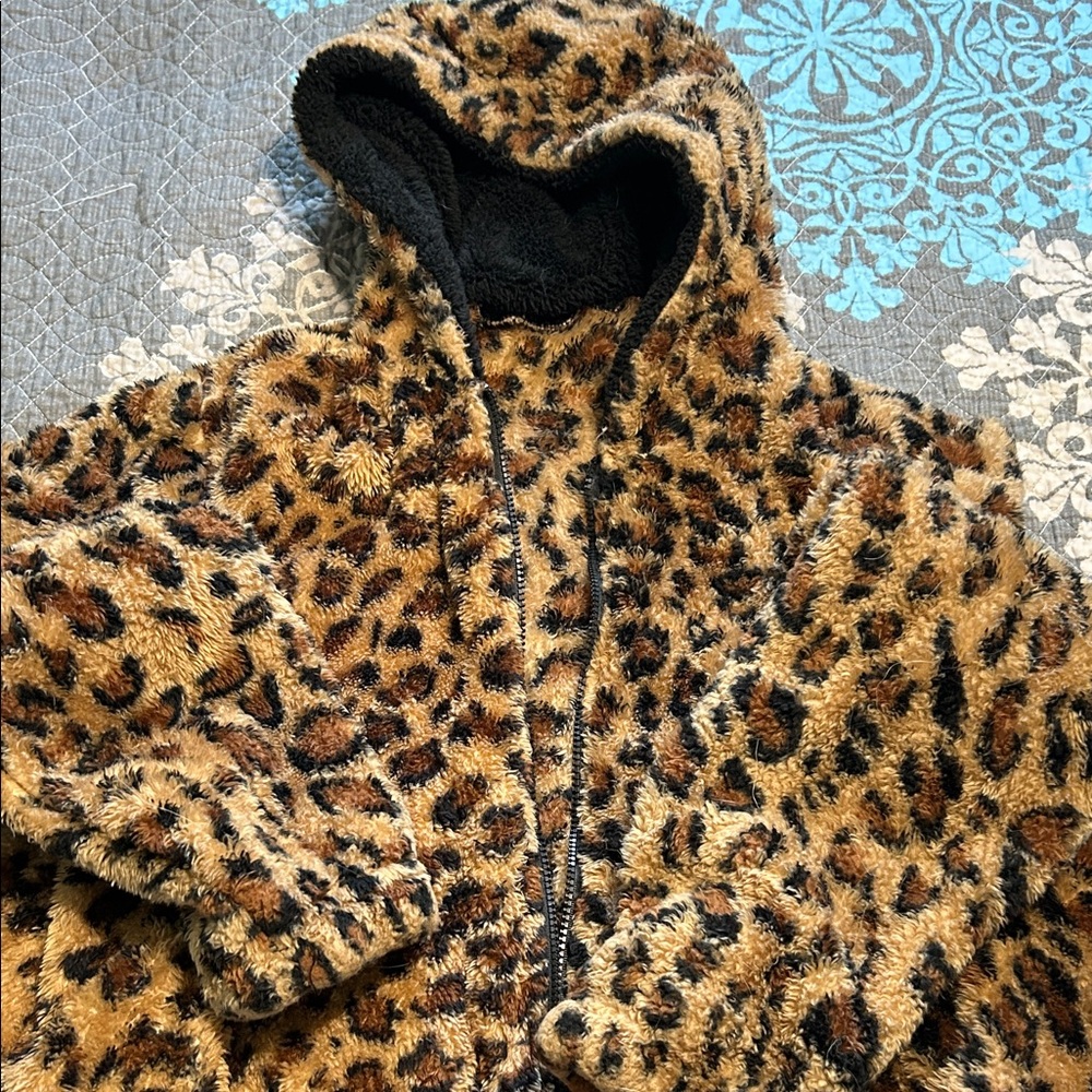 Ladies leopard zip up jacket Size XL
